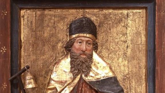 Hl. Antonius mit Kreuzstab und Glocke, Holzrelief um 1500